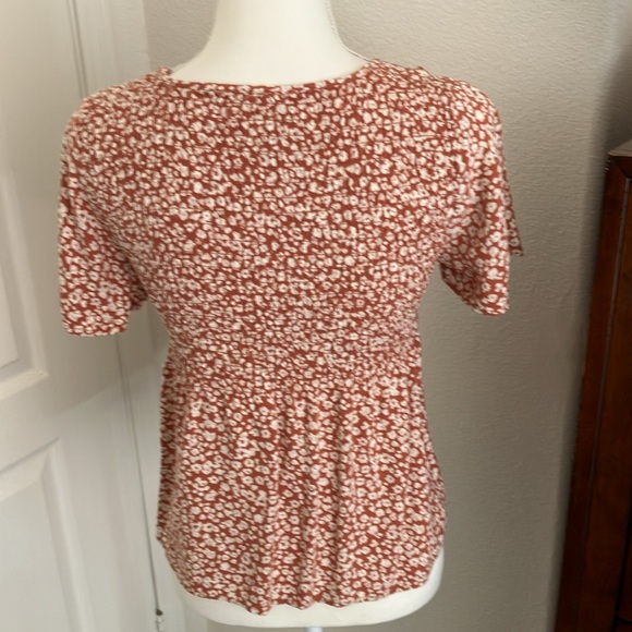 Urban romantics floral orange/cream colors blouse Size M but feels like S size - Picture 3 of 10